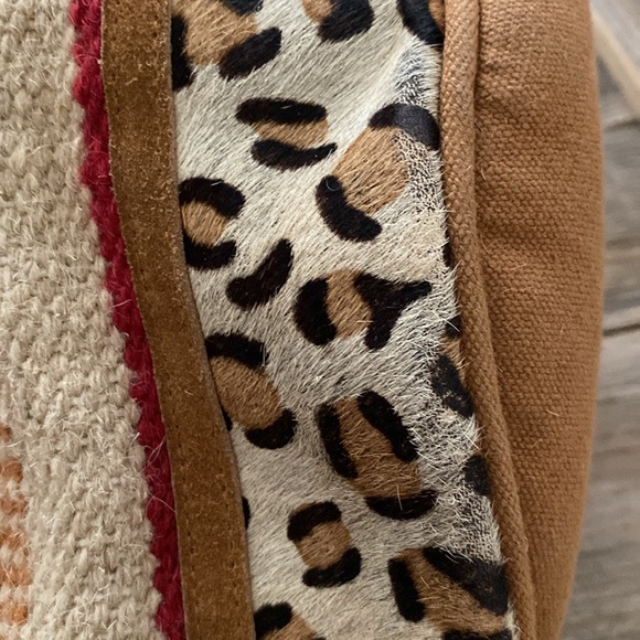 Last Chance🥳! Chloe & Lex Drawstring Bucket/Backpack Bag. - Picture 9 of 12